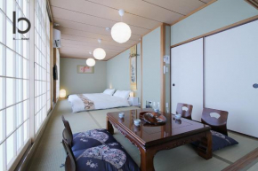 Spacious 2 bedroom Japanese Apt for 10 ppl 401